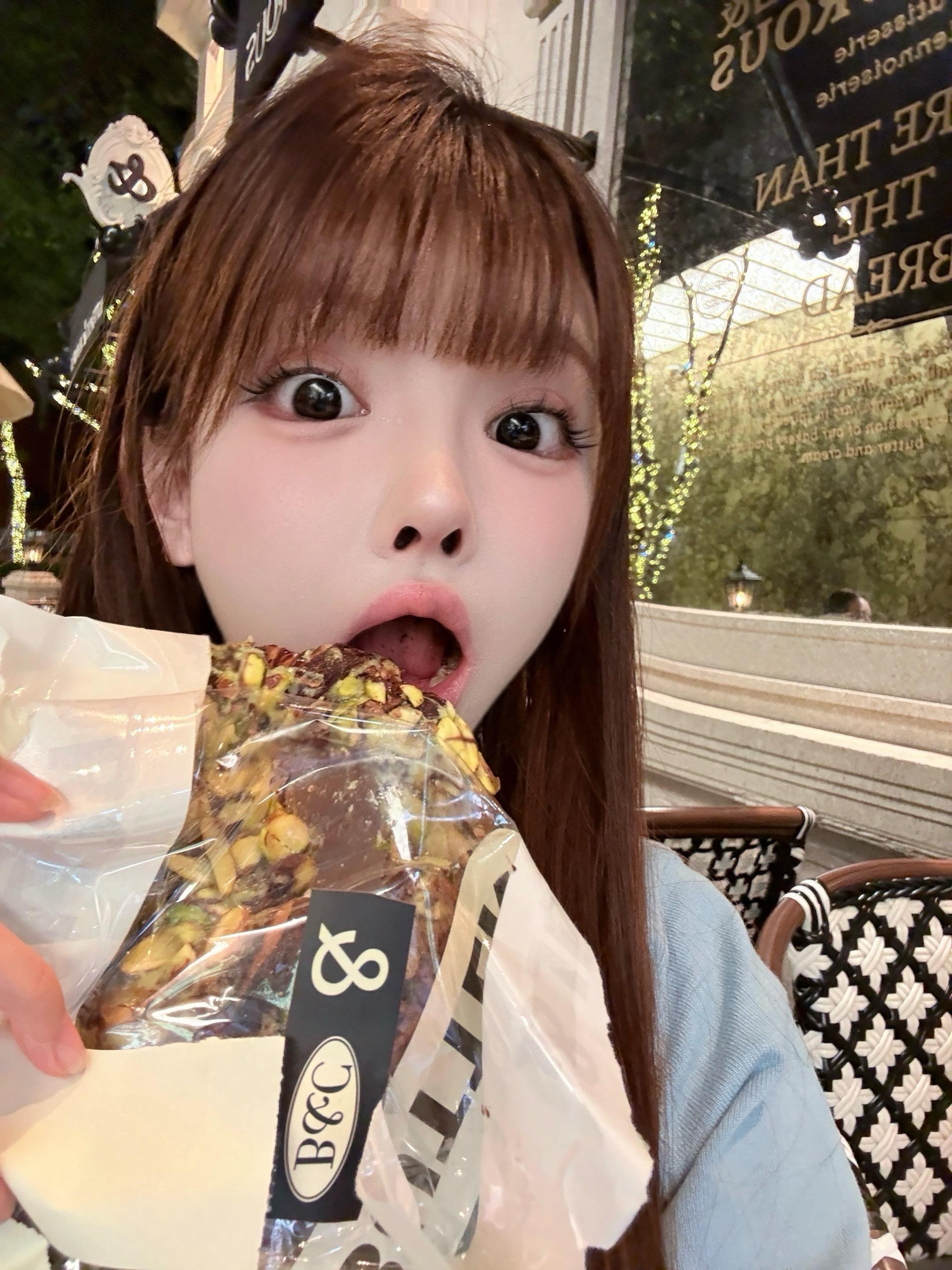 我又不是坏人你干嘛离我那么远