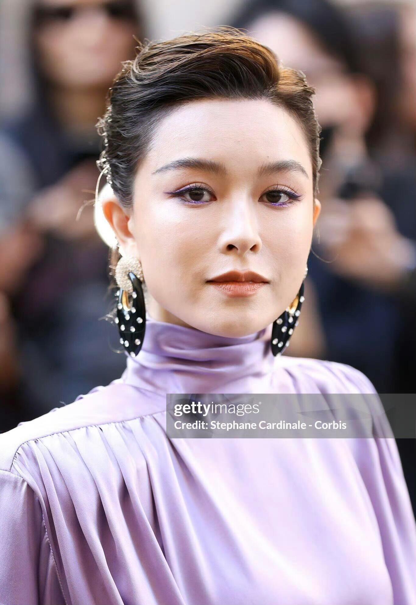 文咏珊产后亮相巴黎时装周 