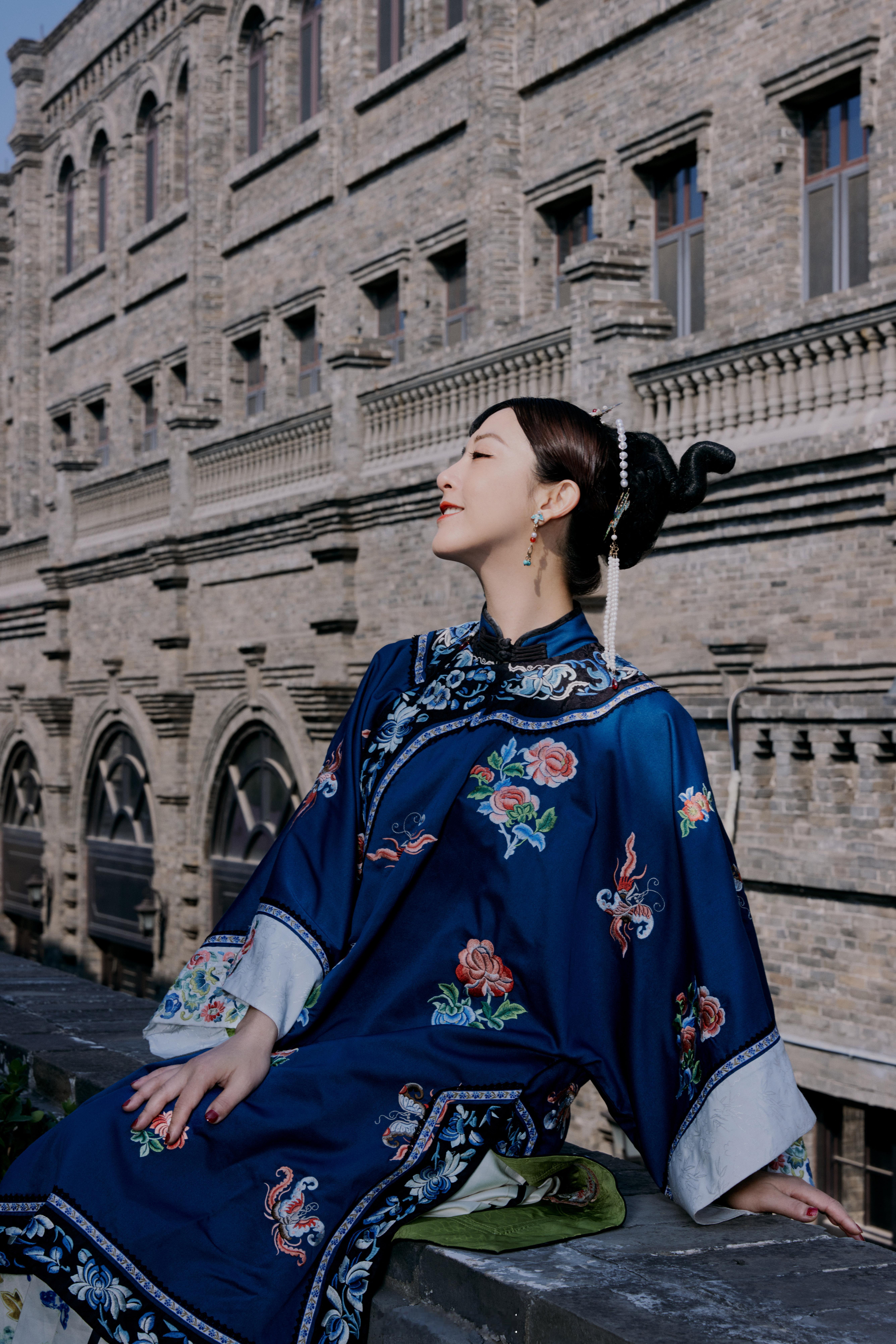 #黄小蕾晋商少奶奶造型#黄小蕾这次的造型突破太成功了！晋商少奶奶的古典气质被她演