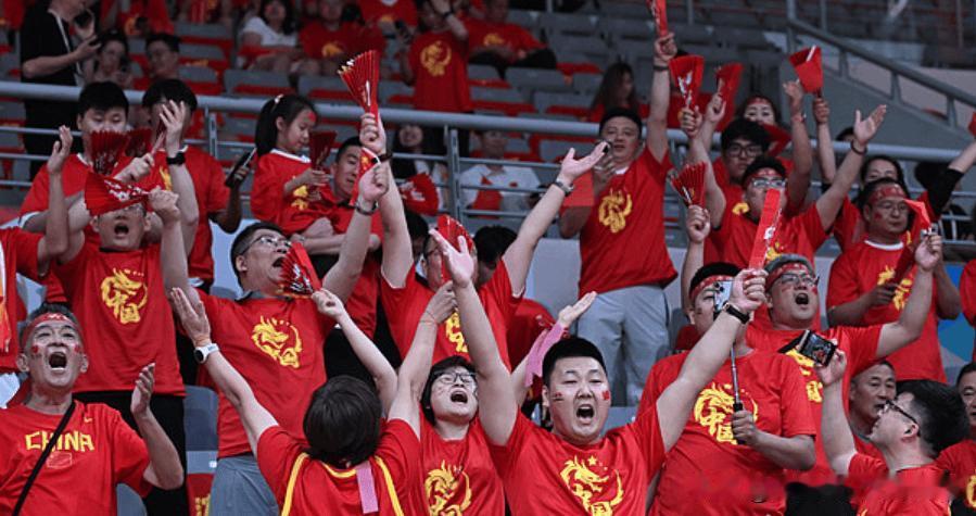 门票炒到八千，球迷提前离场——中国男篮在沈阳，输掉了比比分更重要的东西。

73