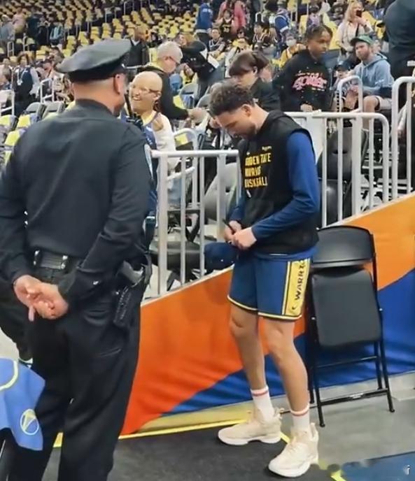 不容易！！克莱这大小腿令人心痛！！#掘金横扫勇士##掘金vs勇士# ​​​