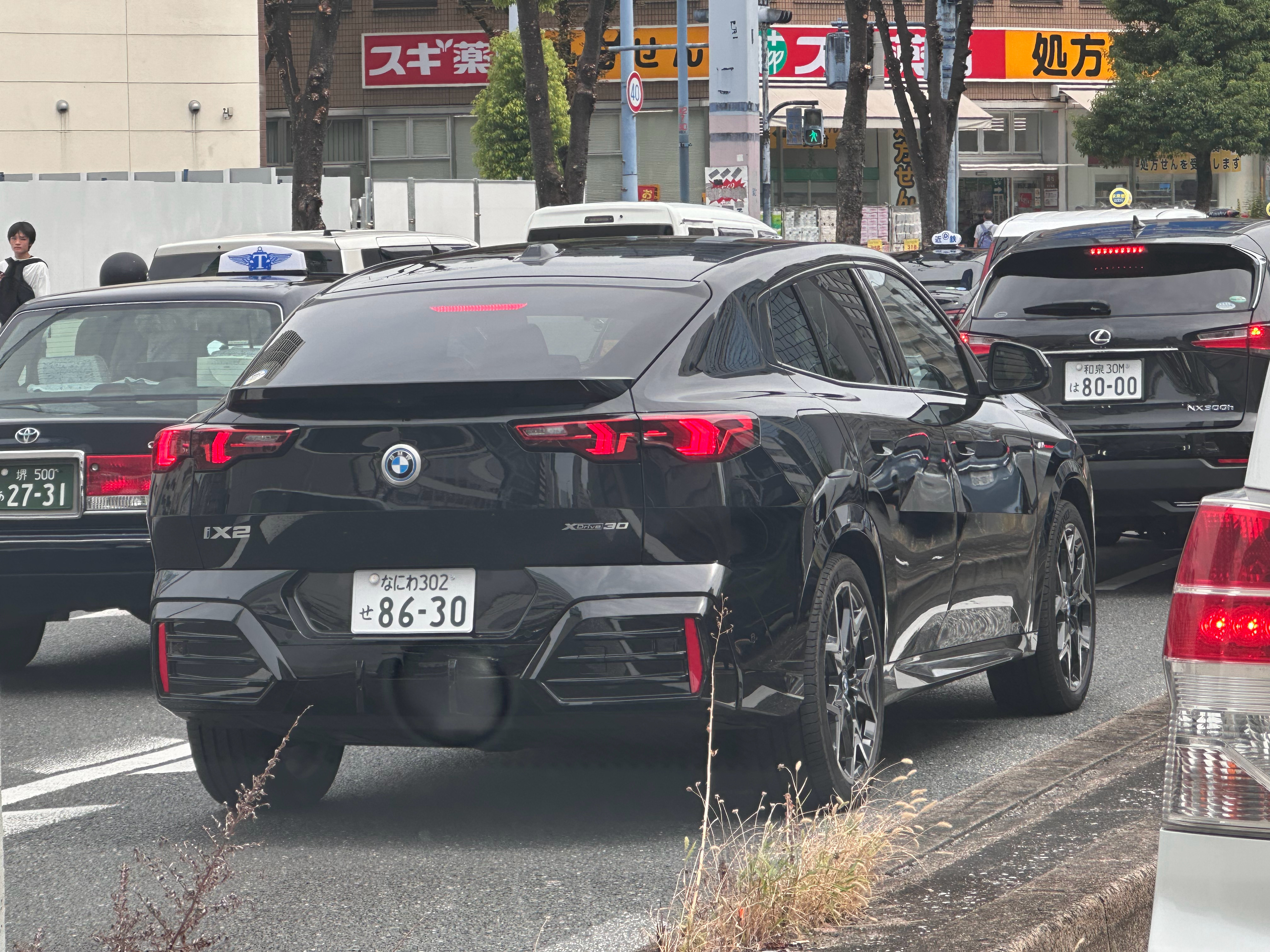 型车街拍 宝马iX2纯电，尾部设计挺个性，国内貌似不打算引进了[doge]  ​