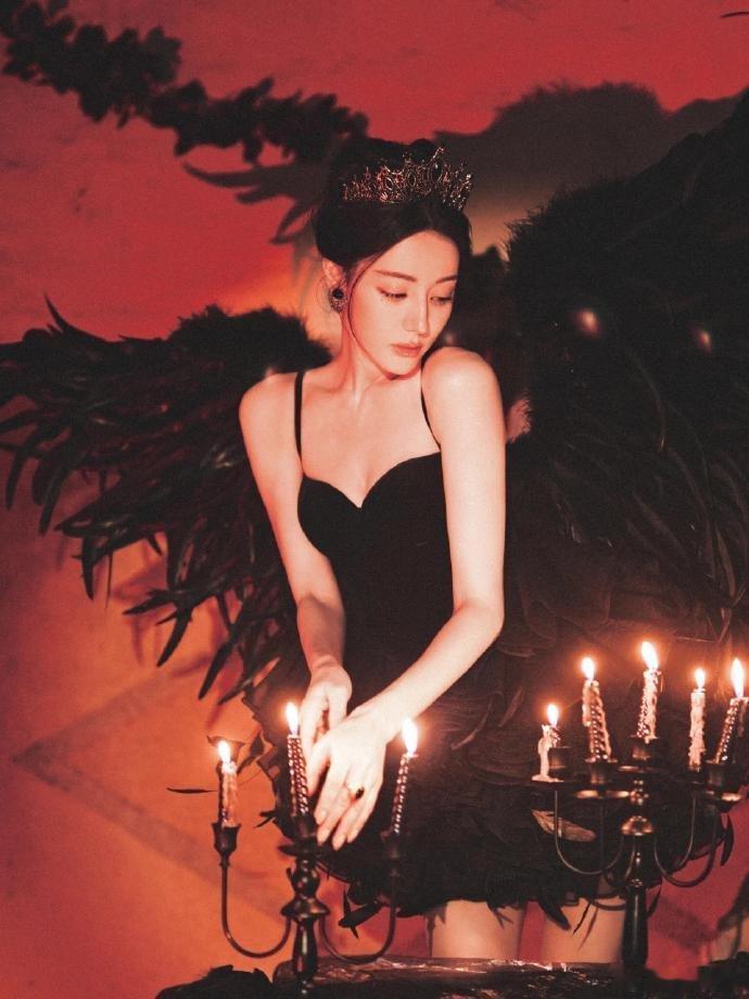 迪丽热巴绝美写真，迷人的暗黑天使！ ​ ​​​