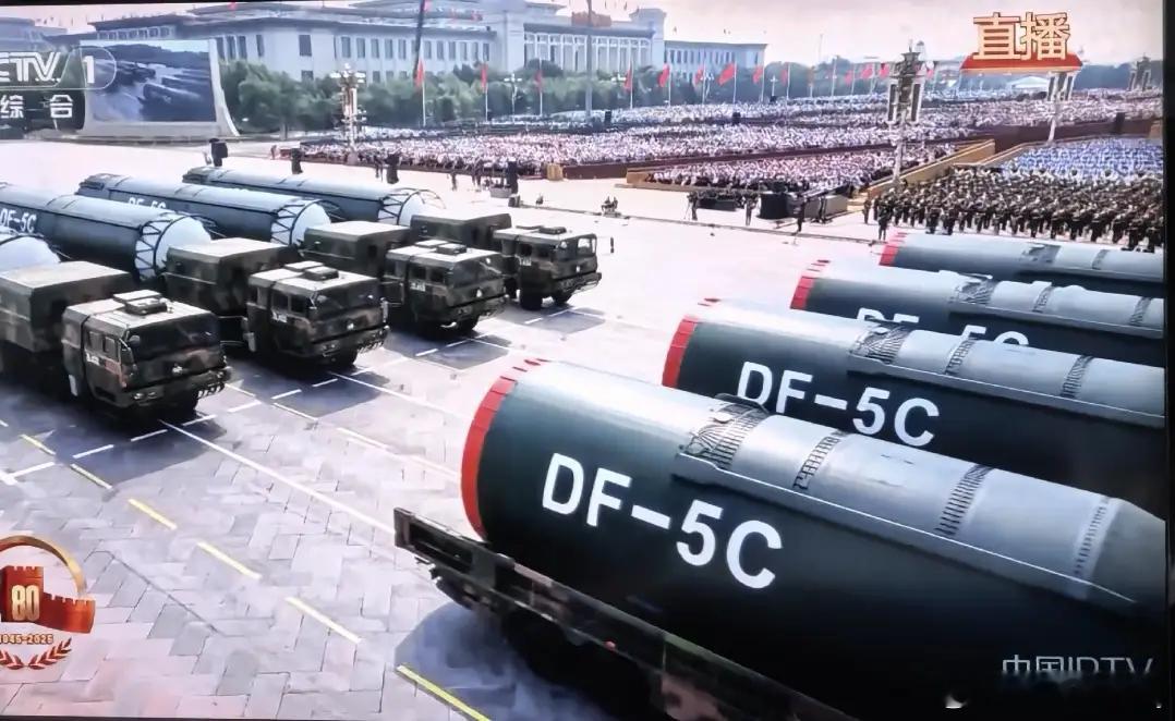 东风5c打击范围覆盖全球 打击范围覆盖全球”！在阅兵式上，当核导弹方队走过天安门