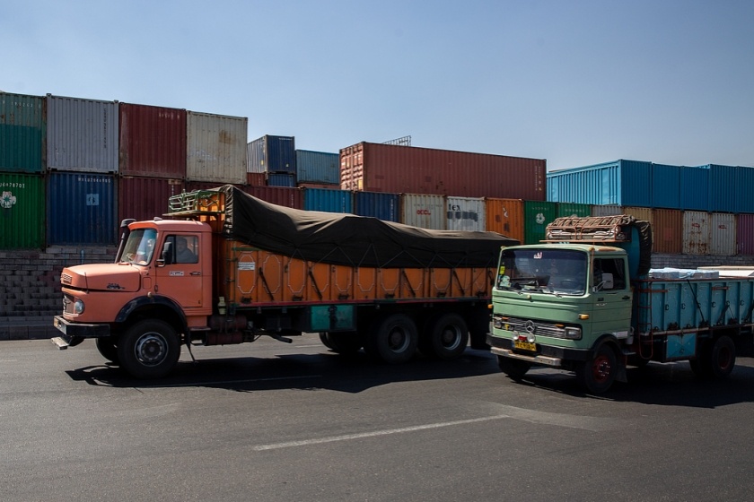 特朗普威胁对与伊朗贸易国家加税25%，外界关注矛头是否指向伊朗最大伙伴中国。分析