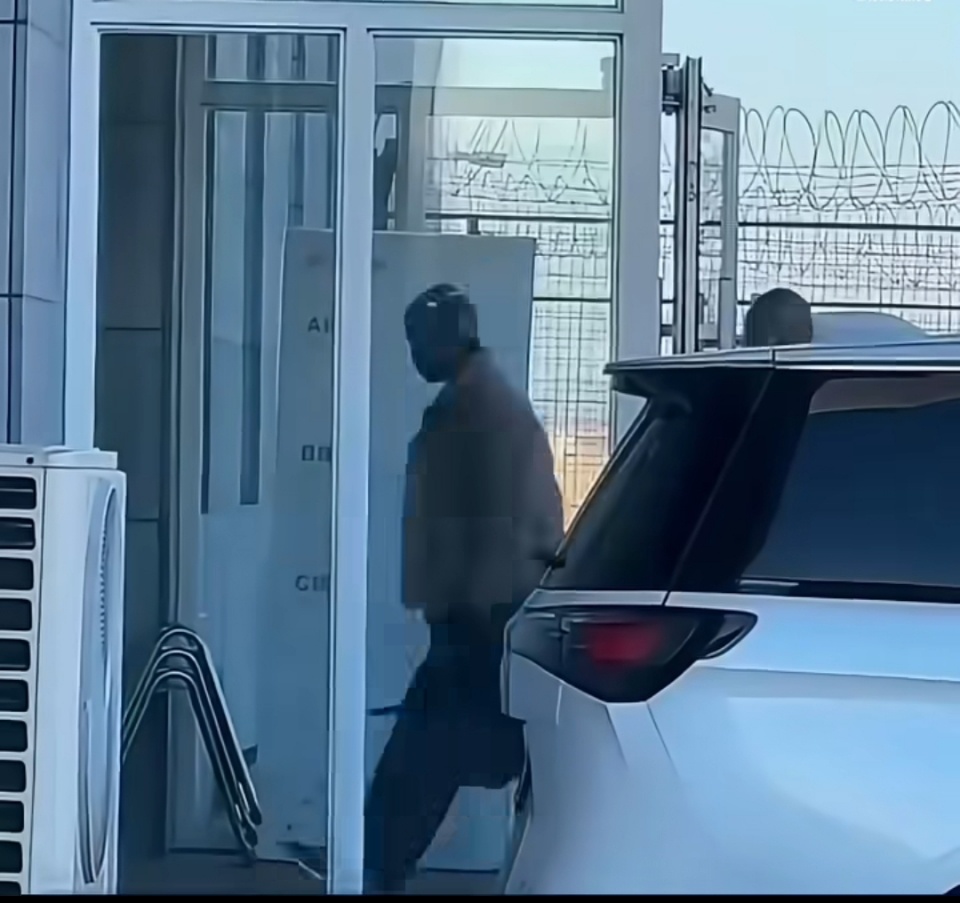 品牌方包机接肖战去澳门，可以，