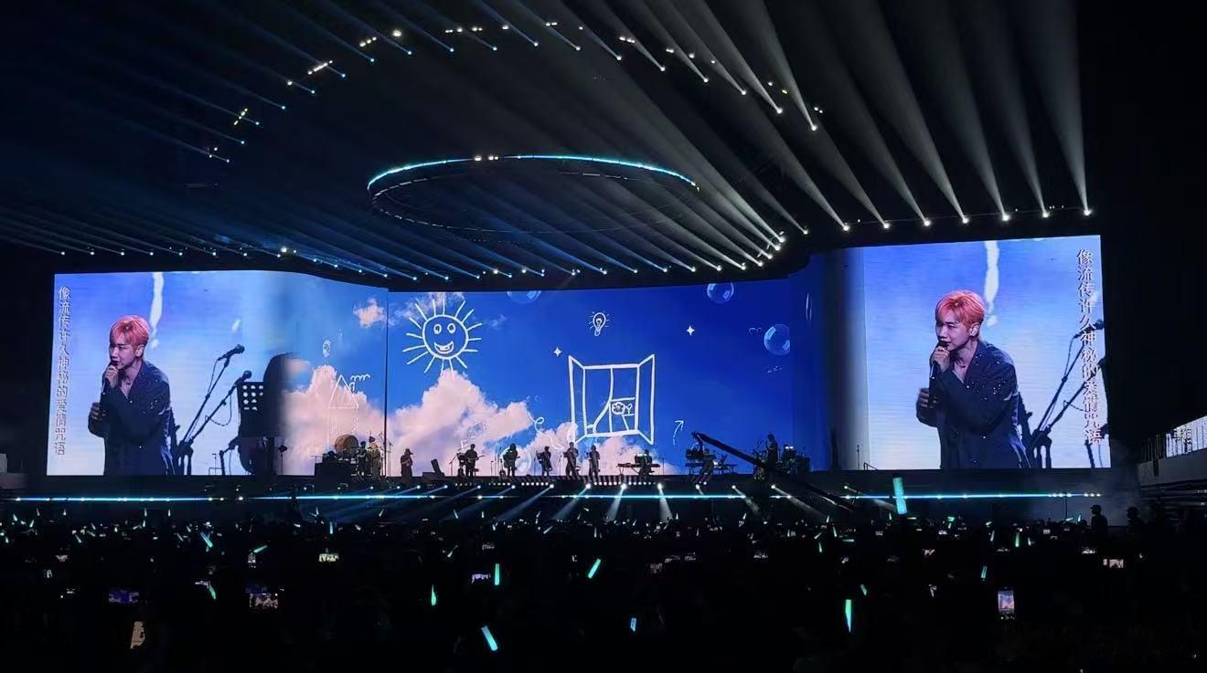 韩红汪苏泷合唱年轮果然是神仙组合！韩红的声音里有“时间磨平棱角”的温柔，汪苏泷的