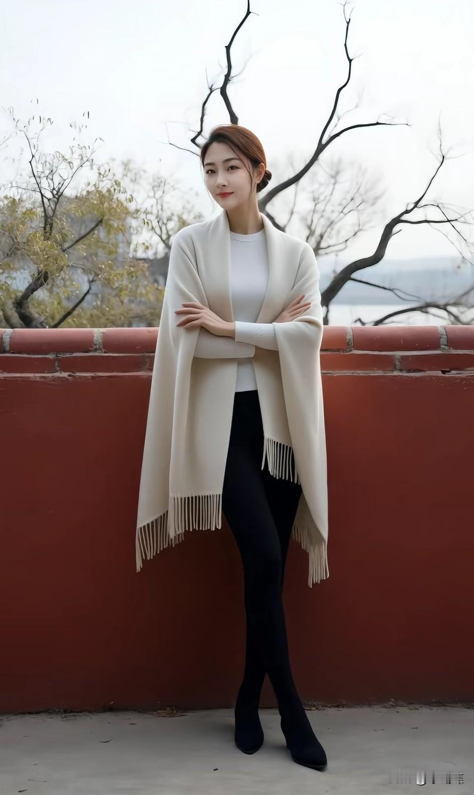 秋风引寒意，
冬雪藏盎然。
娘子椅红墙，
…………。