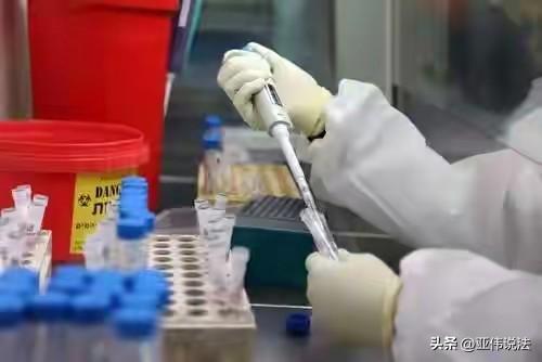 云南昭通，40多岁女子离异独居，被一窗帘店老板惦记上，死活纠缠不休。男子借着酒劲