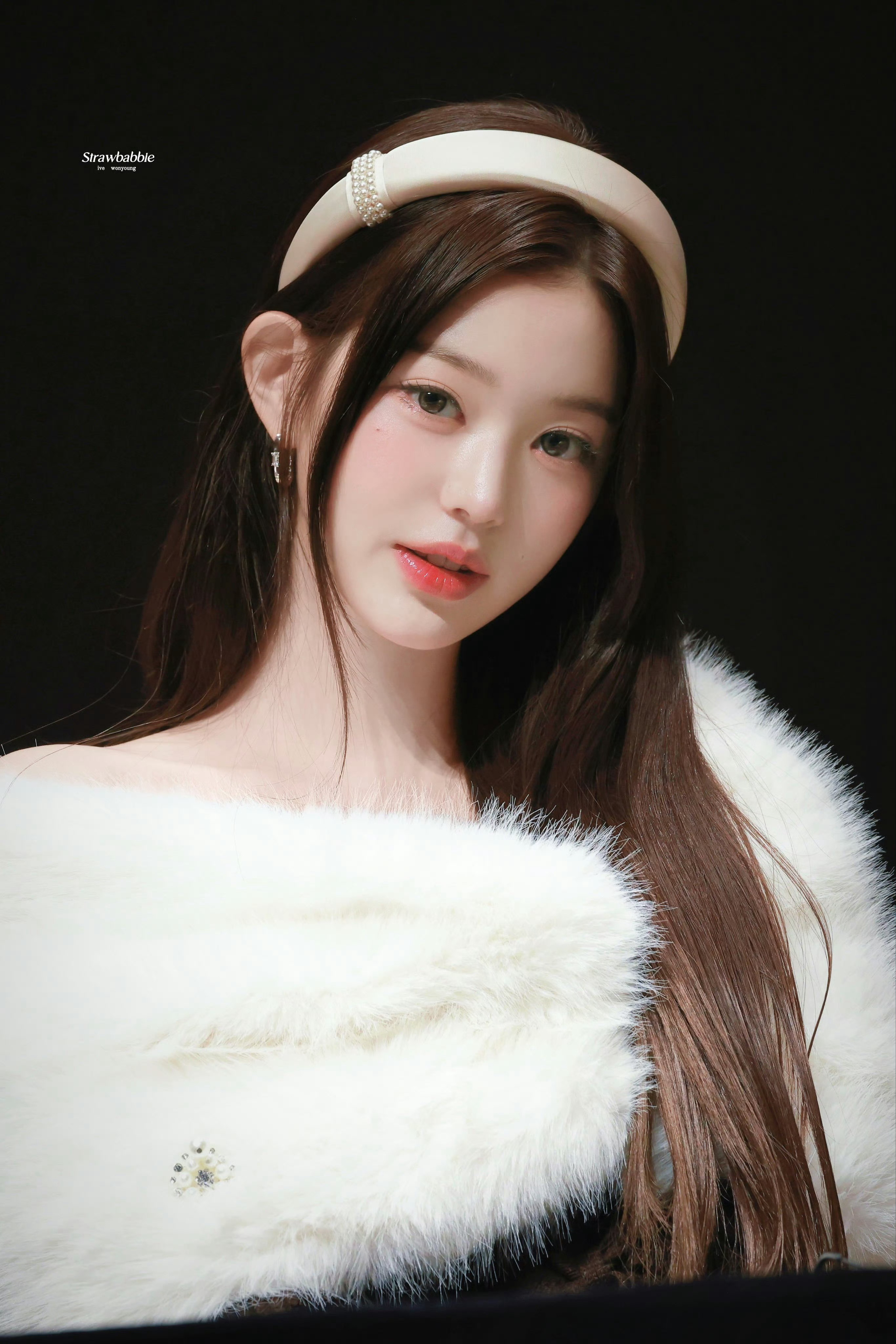 【张元英】看得出她是公主～     (恭迎额头宝宝回宫·张元英穿韩服维密大秀 ​
