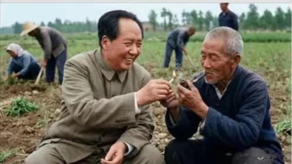 泥土里的初心，烟火里的深情。
人民领袖，永远和人民在一起。