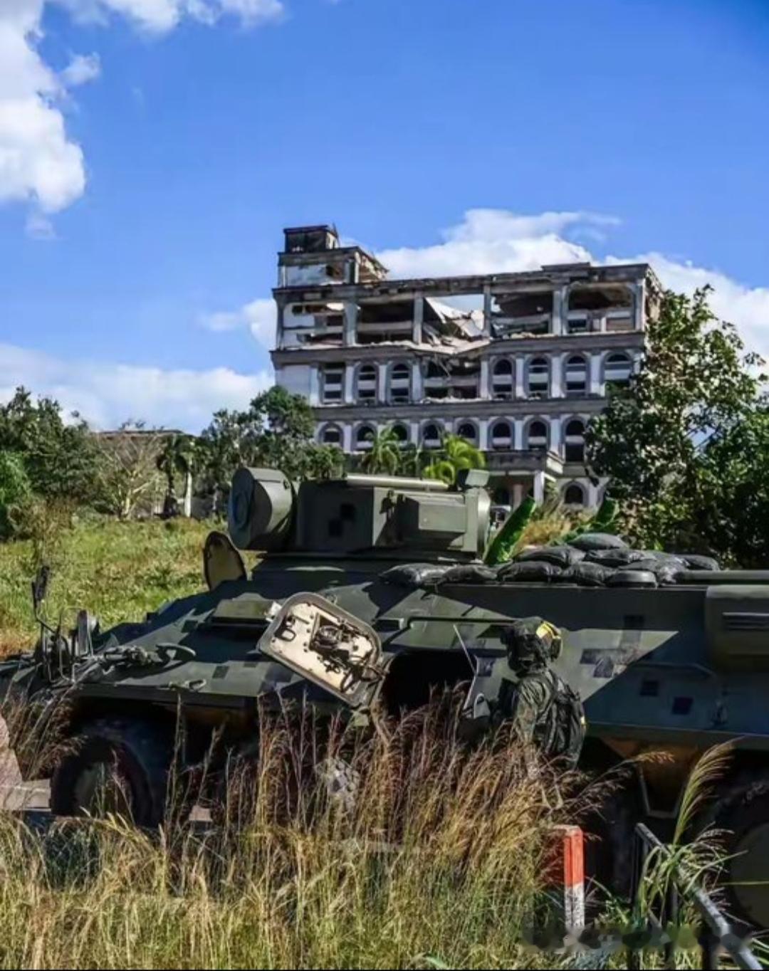 泰国达叻省（Trat）的海军陆战队特遣部队在泰柬边境控制并清理一处位于柬埔寨一侧