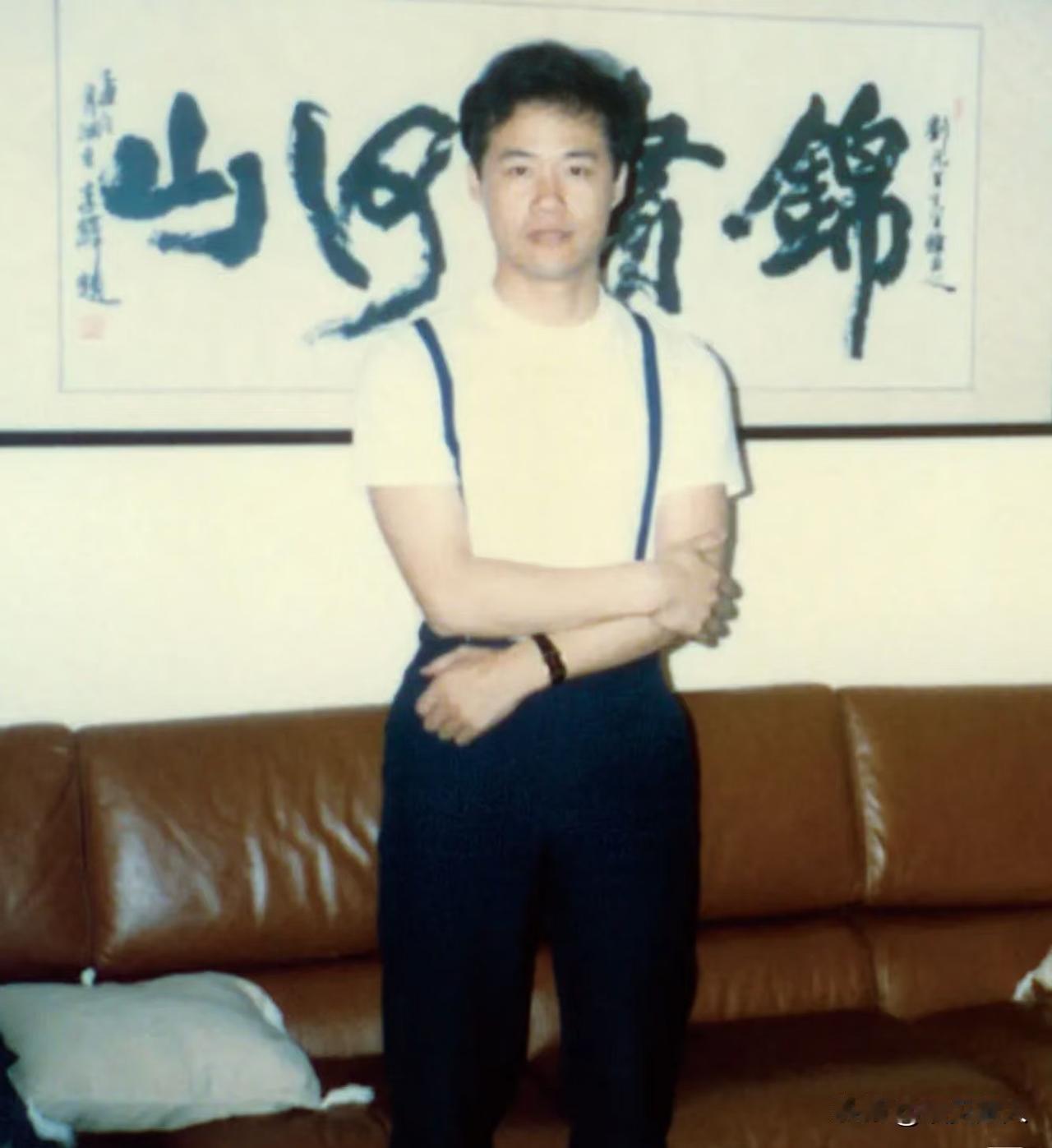 王石的人生逆袭，真的全靠自己？看这履历太不简单！
 
1968年王石入伍新疆空军