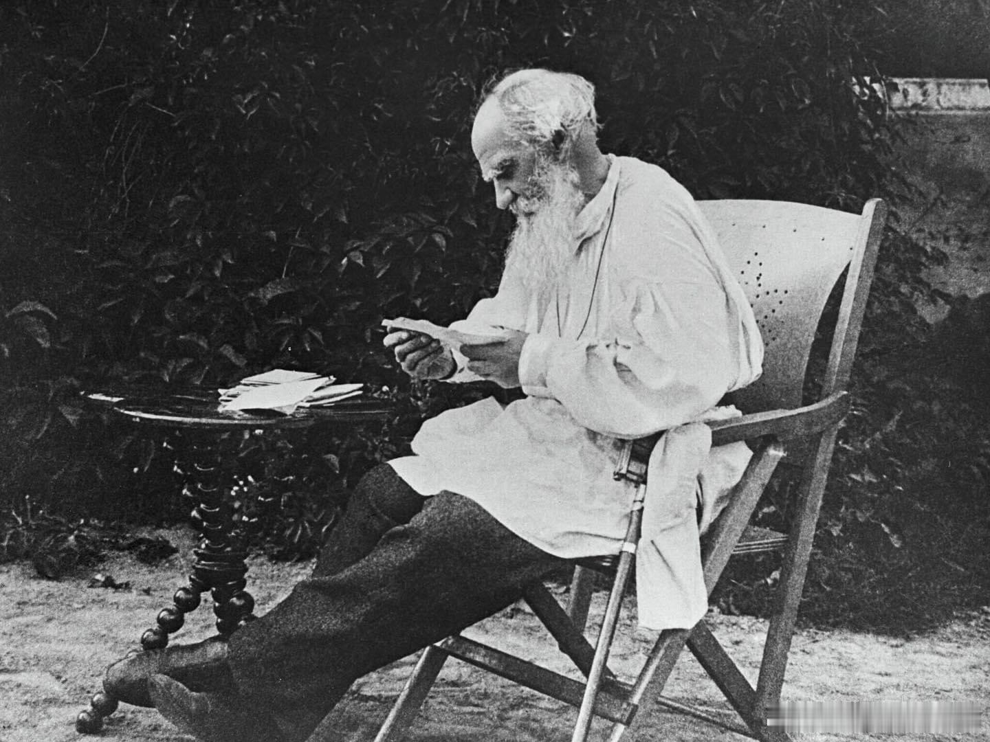 “自由思想者是那些愿意不带偏见地运用思想，不惧于理解与自身习俗、特权或信仰相冲突