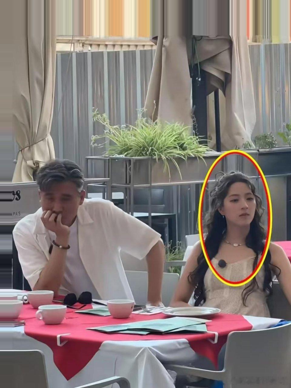 欧阳娣娣生图↓这个确定是和欧阳娜娜一个妈生的吗？ ​​​