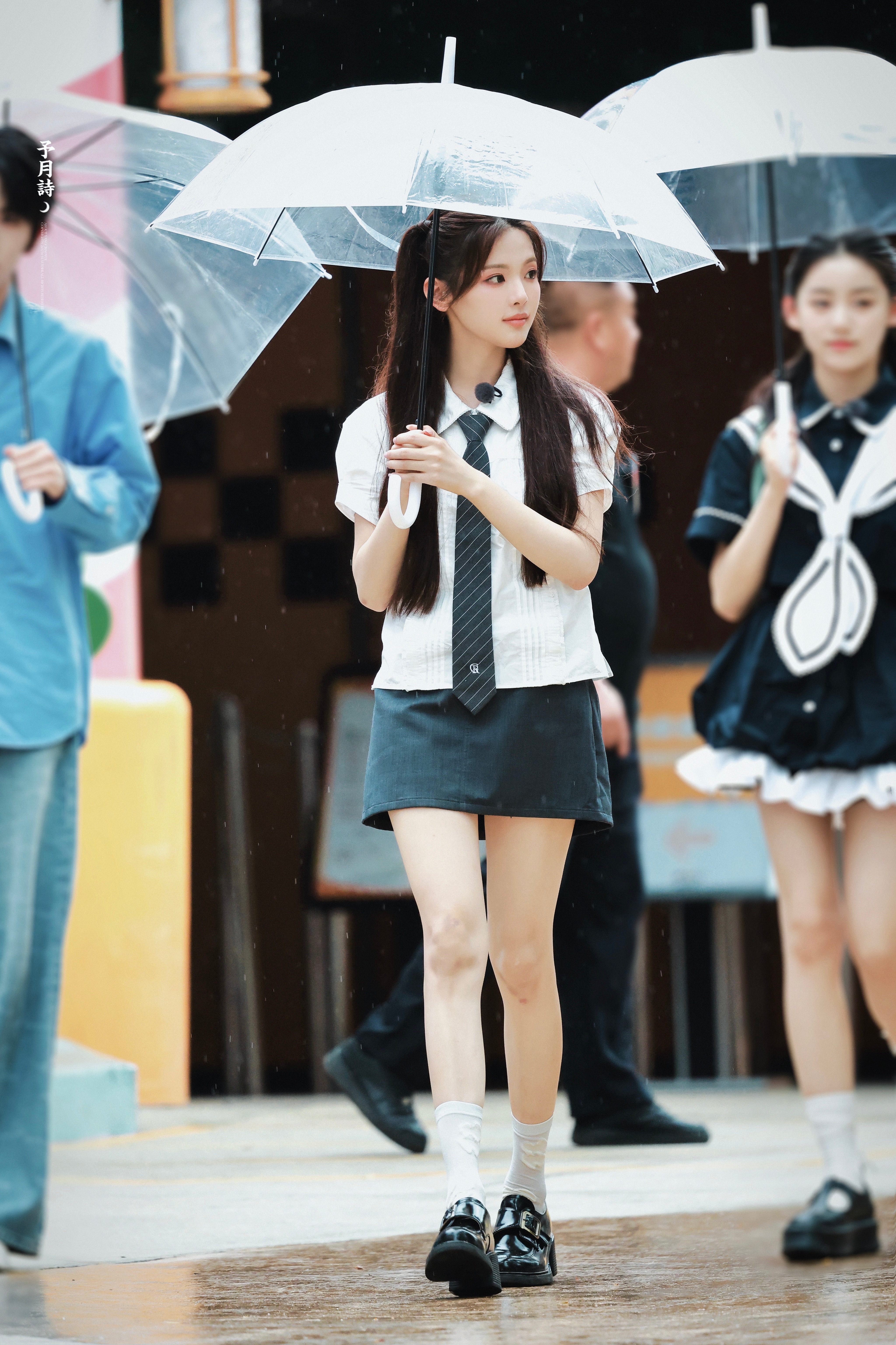杨超越 . 清甜学妹氛围感，软乎乎的少女气质藏不住风情 
