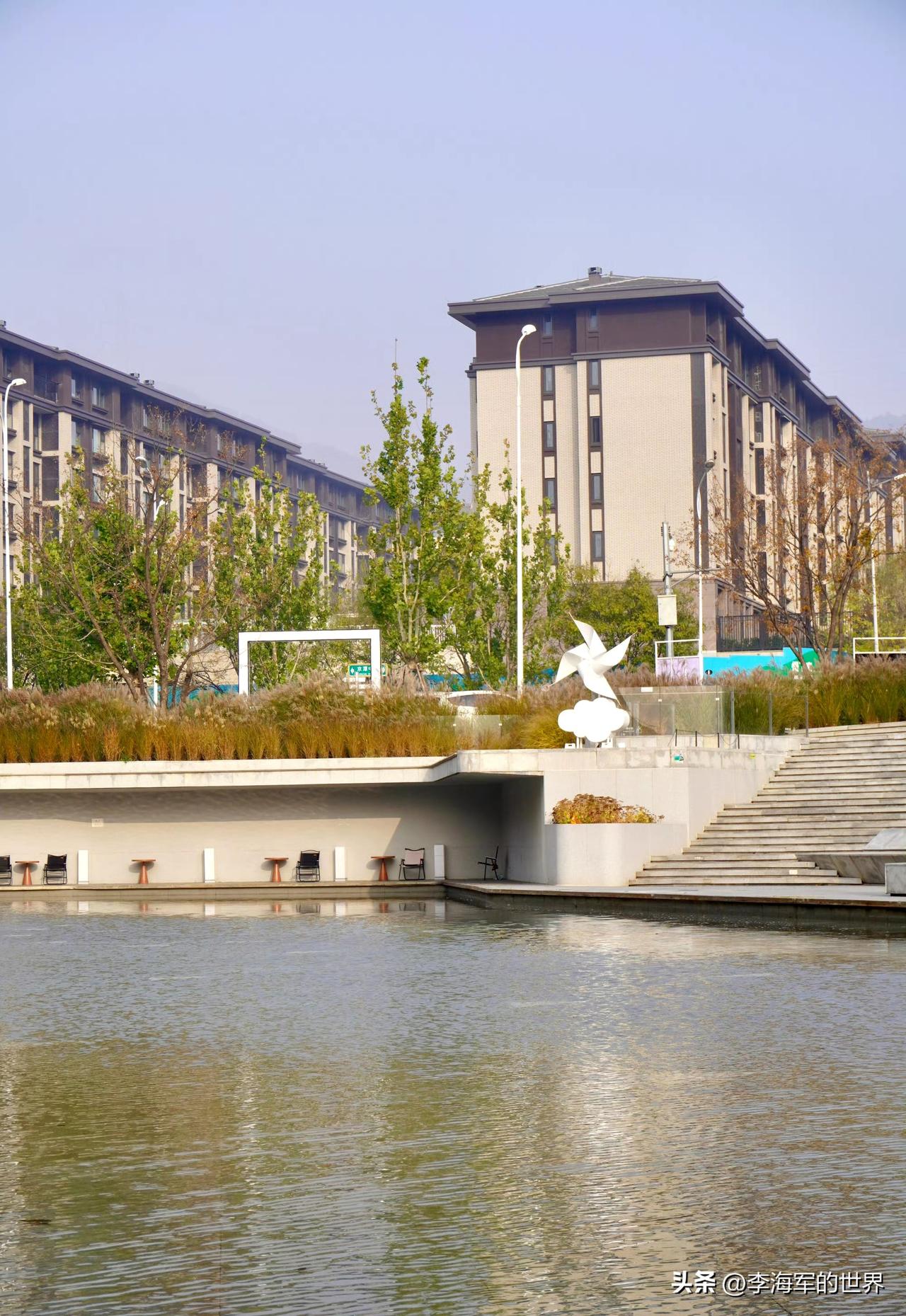 明知留在大城市没前途，却依旧有那么多年轻人留在城市不回老家，是因为大城市虽然没有