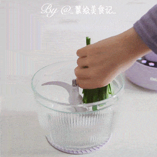 一机多用的食品料理机~绞肉、切菜，还可以揉面，还能做辅食~ 