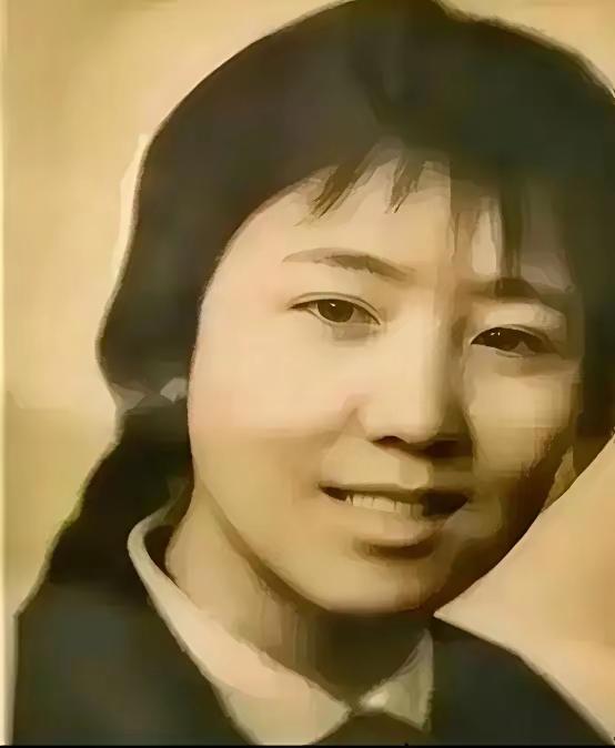 1972年，乡村泥水匠张富生娶了受过教育的乔先华，并带她回家。

 在他们的婚礼