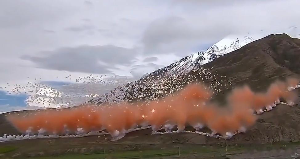 三亚始祖鸟店排长队抢购秋冬款 不是不记得，是不在乎！