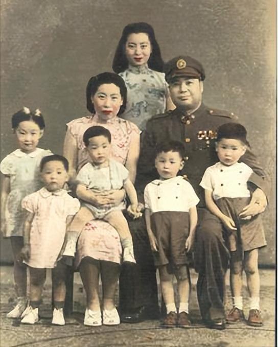 陈赓一生击败无数黄埔同学，有一位与他读书就不对头，后隐居香港。陈赓曾是黄埔军校的