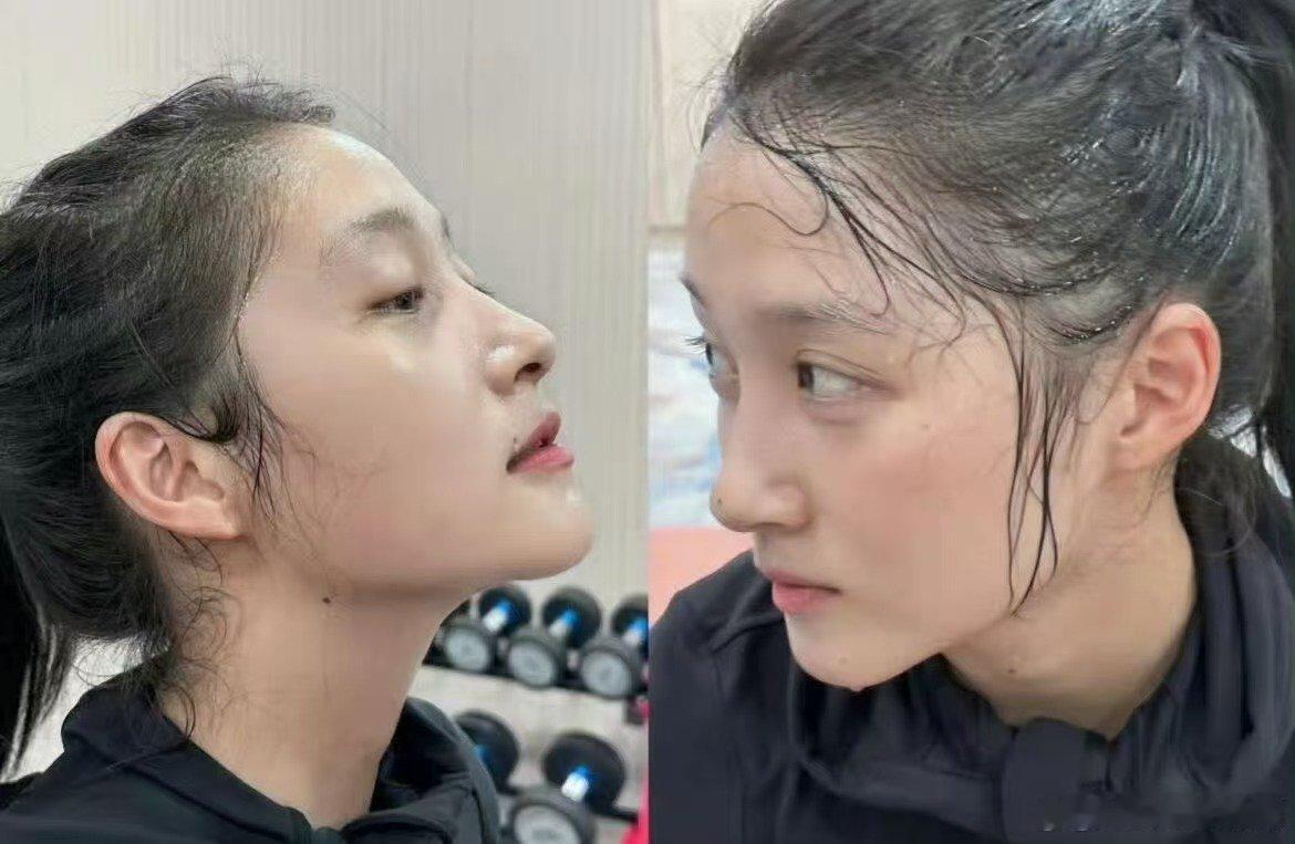 关晓彤片场休息都在健身关晓彤健身意识刻骨子里了 休息时间也坚持运动，有氧无氧兼顾