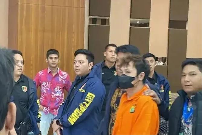 跨国追逃再传捷报！柬埔寨电诈头号头目郑荣锦印尼机场落网

郑荣锦是土生土长的中国