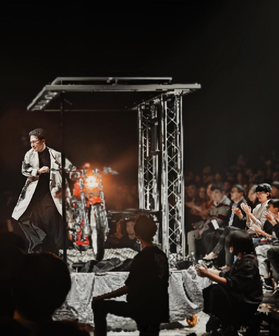 #董卿带儿子看刘谦魔术表演#董卿刘谦再次同框！！！ ​​​
