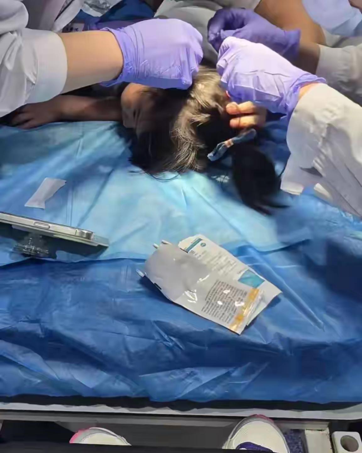 武汉一托育机构被曝“监控断片”，家长：每年十万学费买不到真相
 
武汉一女童在高