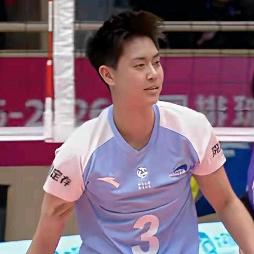 必须要夸一夸刘美君，天津女排之所以3比1战胜上海女排，刘美君的表现功不可没，虽然