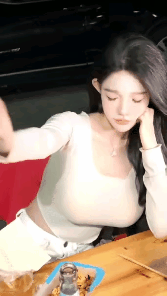 姑娘不胜酒力，挂白旗投降了[大笑]