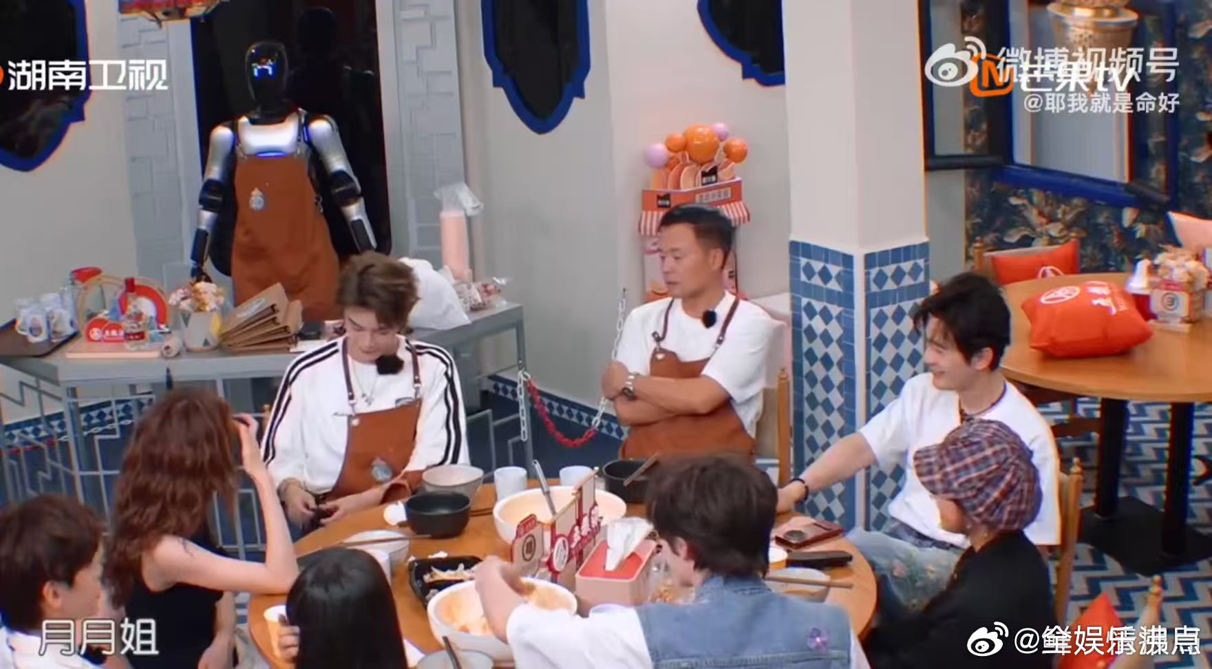 黄晓明憋出内伤的一分钟 中餐厅中餐厅名场面 定制歌曲简直是晓明哥的“公开处刑”！