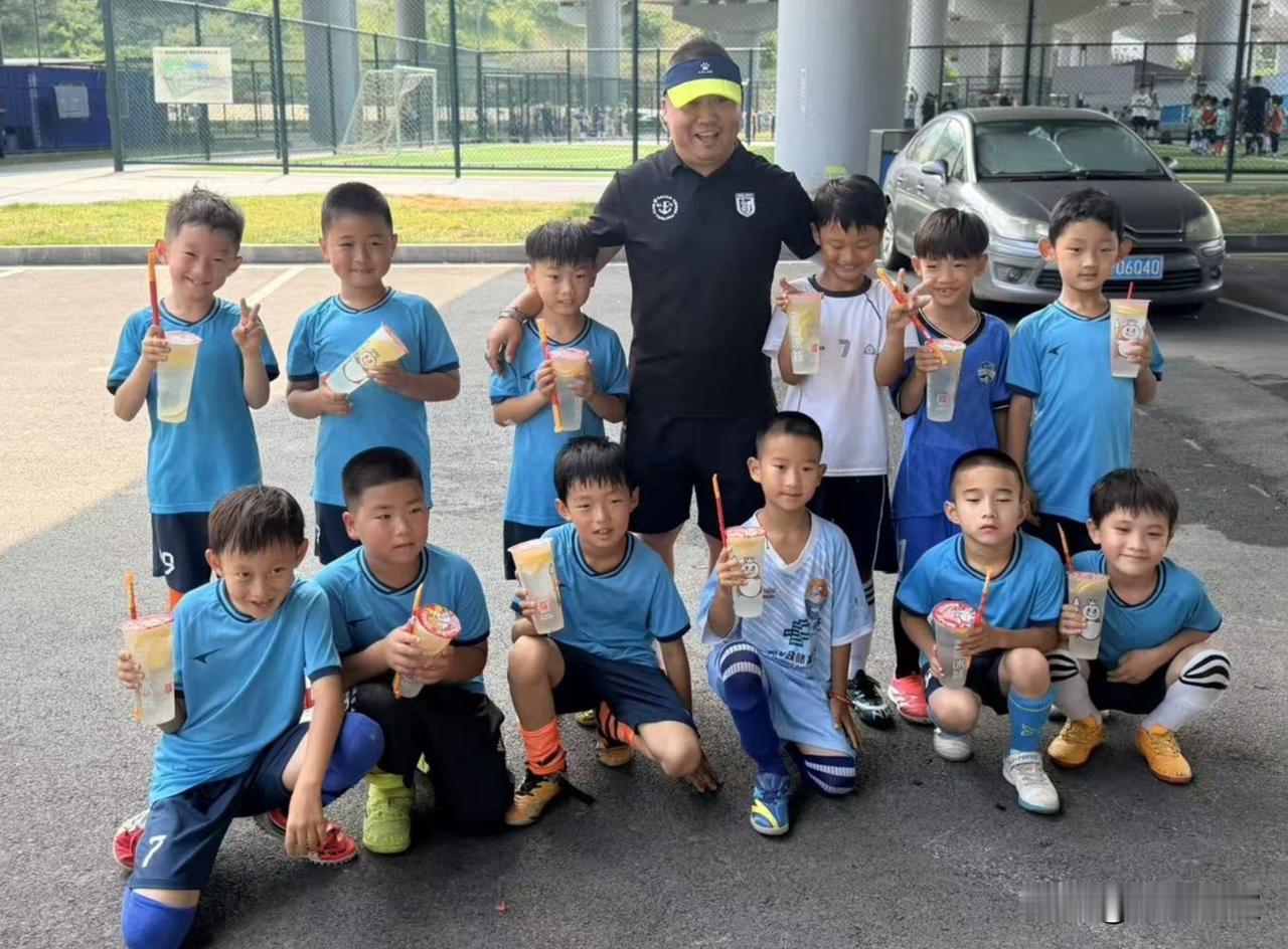 本周，魔笛参加了高新区小学“区长杯”足球比赛。短短三天的赛事，有胜利的欣喜，有失