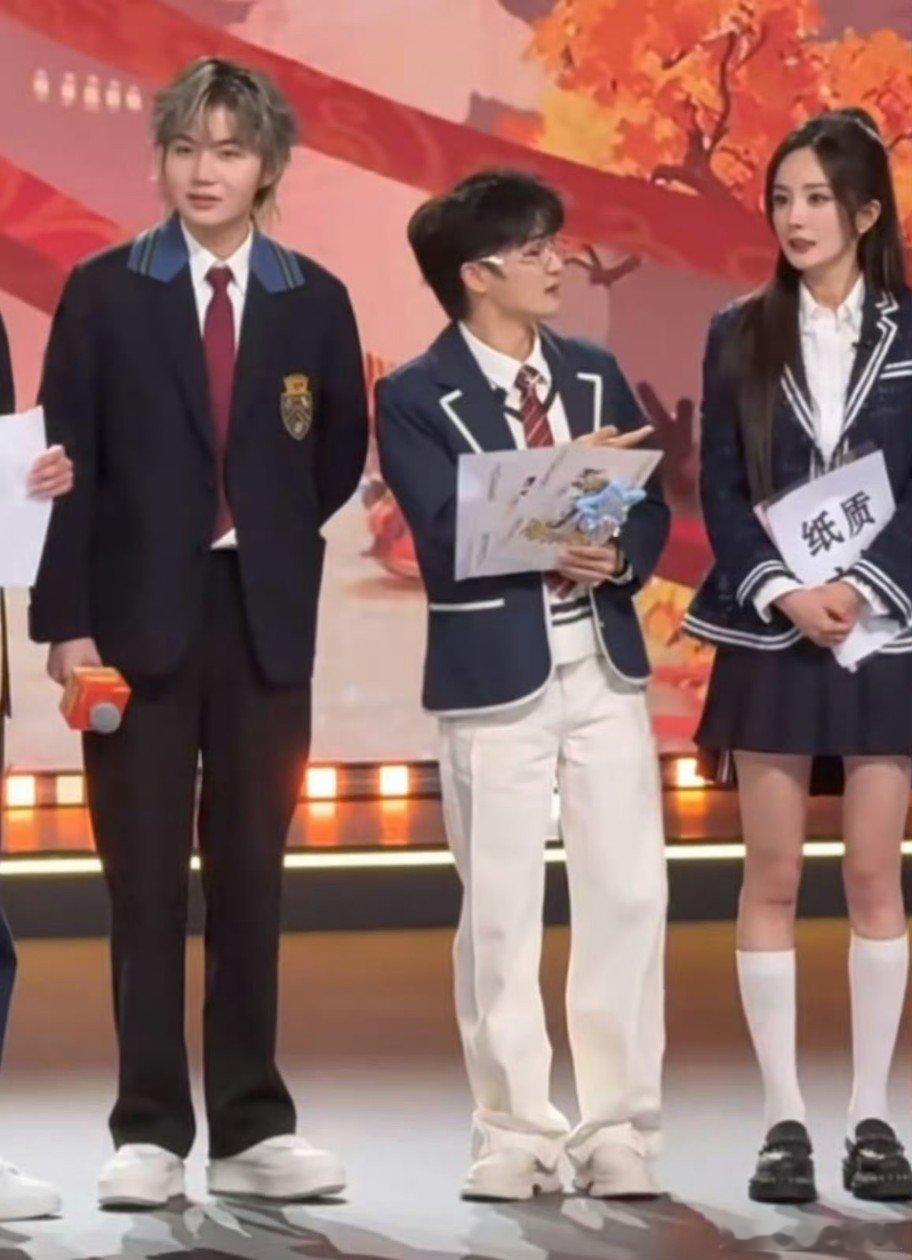 九尾XXZ九尾收到了杨幂的纸质文件九尾自己收到了纸质文件 九尾自己也有收到纸质文