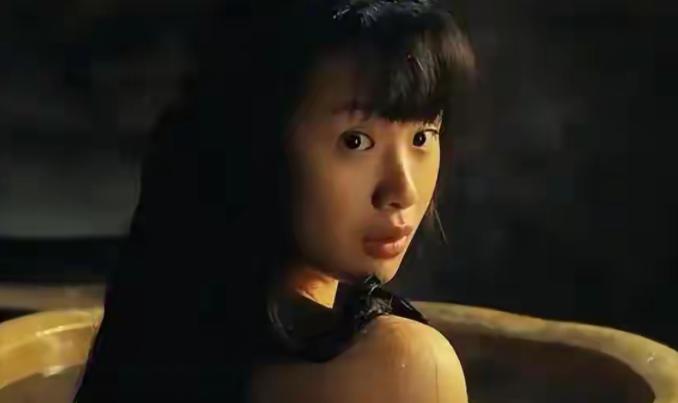 因耍大牌惨遭封杀，求拍“裸戏”上位！难怪连张颂文都嫌弃她！
网友评论：单就演技说