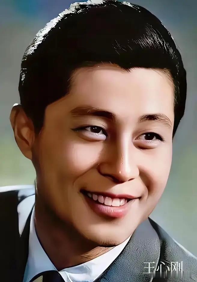 还记得老一辈银幕男神吗？没有滤镜，没有整容，仅凭一张脸就惊艳了一个时代！
达式常