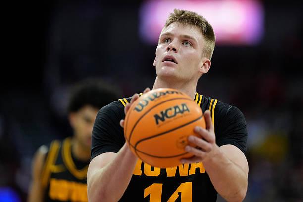 全美第24号种子威斯康星大学麦迪逊分校坐镇主场以84比71战胜了爱荷华大学。本场