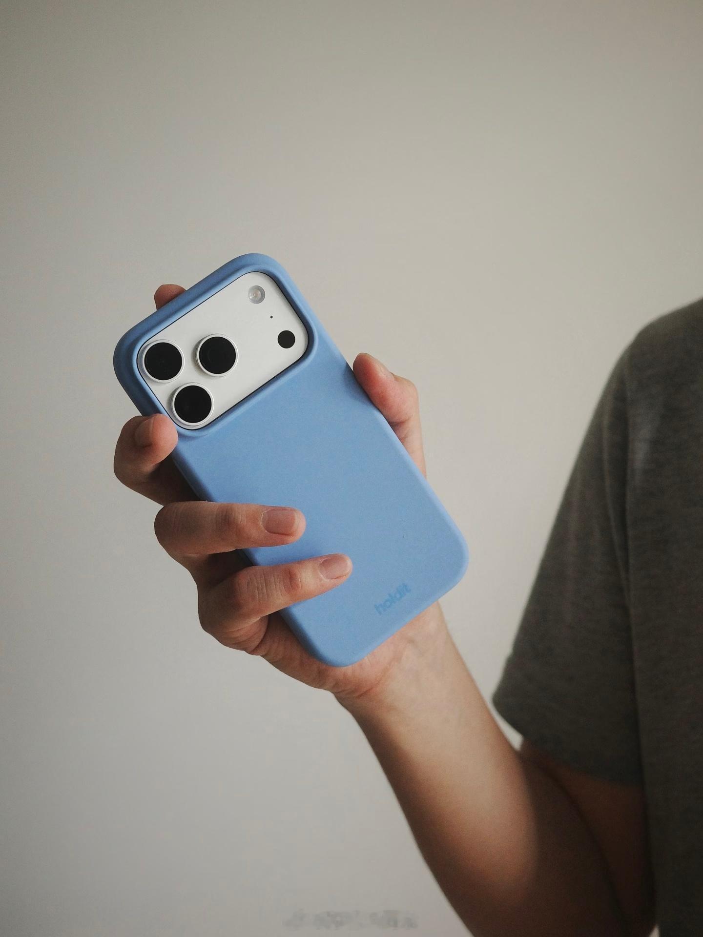 iPhone18Pro系列手机壳曝光我手上这台就是iPhone18 Pro的外观