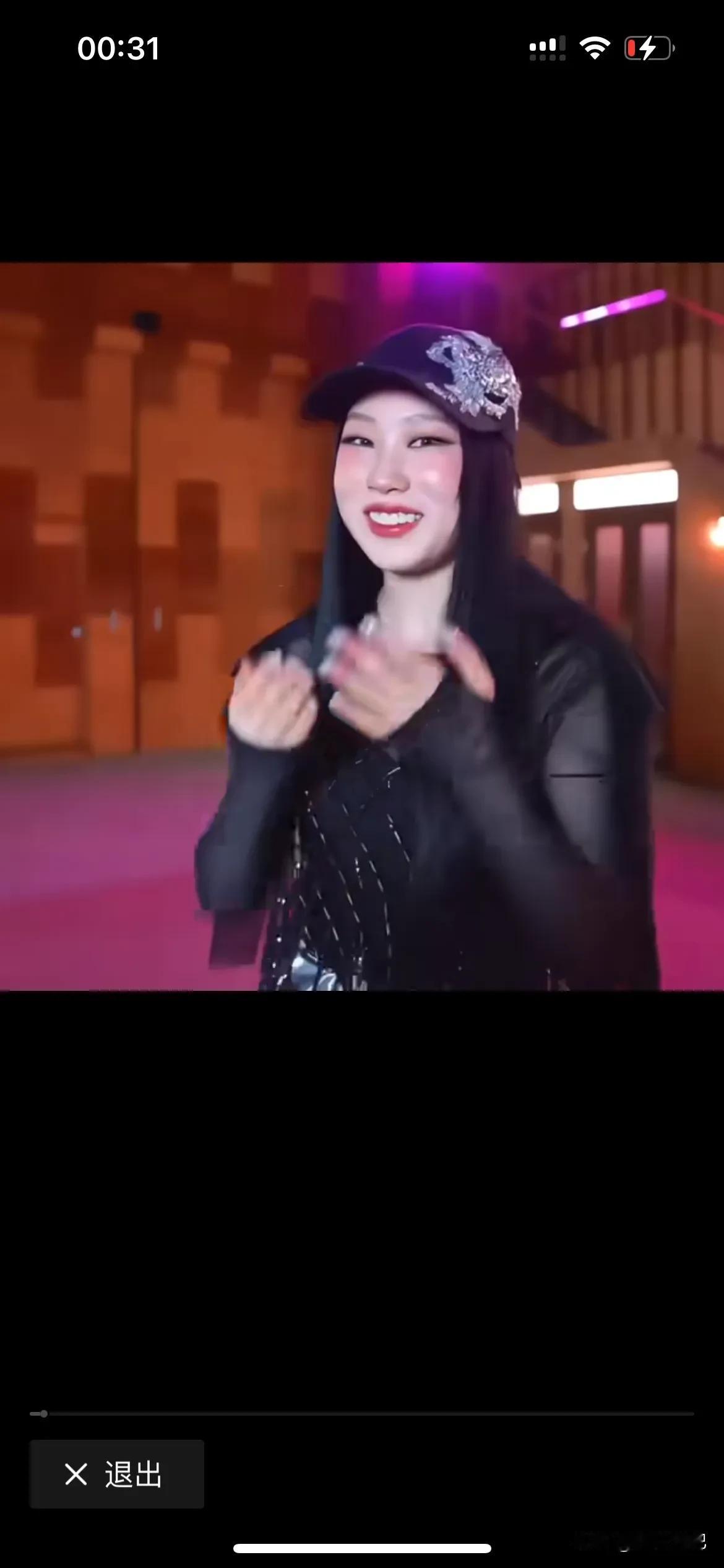 她只是个孩子啊，长相都是父母给的，谁也没有办法，但是她确实有勇气，也很努力，在这