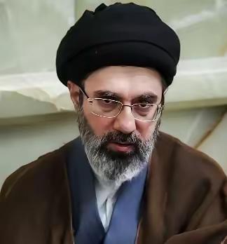 伊朗现在终于明白过来了，自己不管买什么装备都没用，现在的当务之急就是要把美国在自