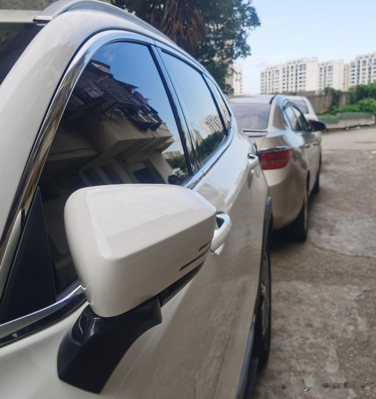亲戚与我家孩子接触，我隐约察觉到其中微妙恶意。

一起逛街，亲戚说，某某（我家孩