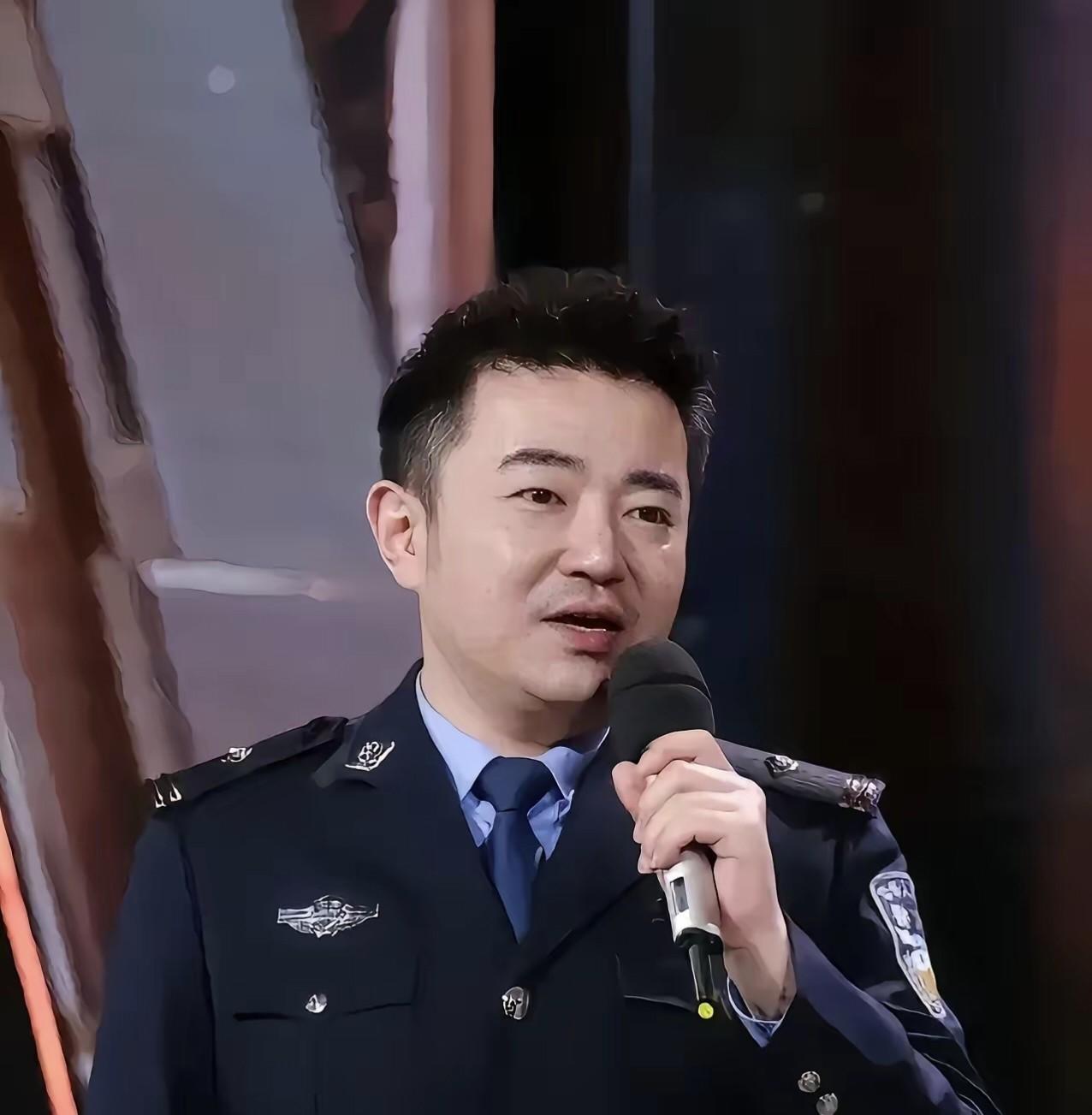 肃然起敬！母亲是公安局长，父亲是免费帮穷人打官司的律师，这个警二代37岁升副支队