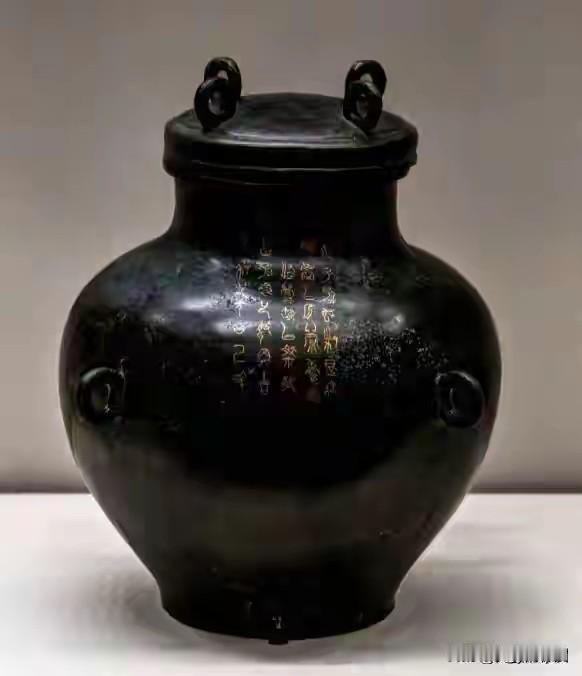 一万五千块大洋，1944年的北京，够买一座小院。古文字学家容庚掏空家底，从古董商