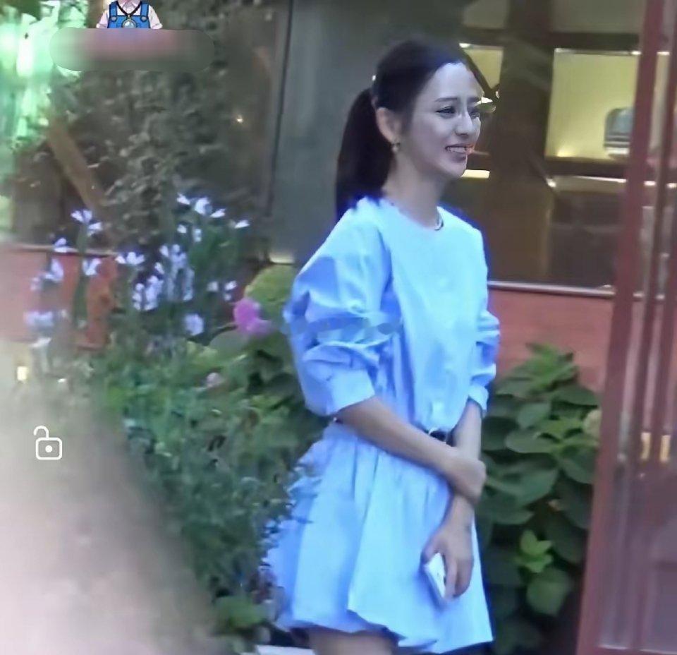 陈思诚佟丽娅，引发热议！9月4日，八卦媒体曝光一段视频，俩人离婚5年了，不仅合体