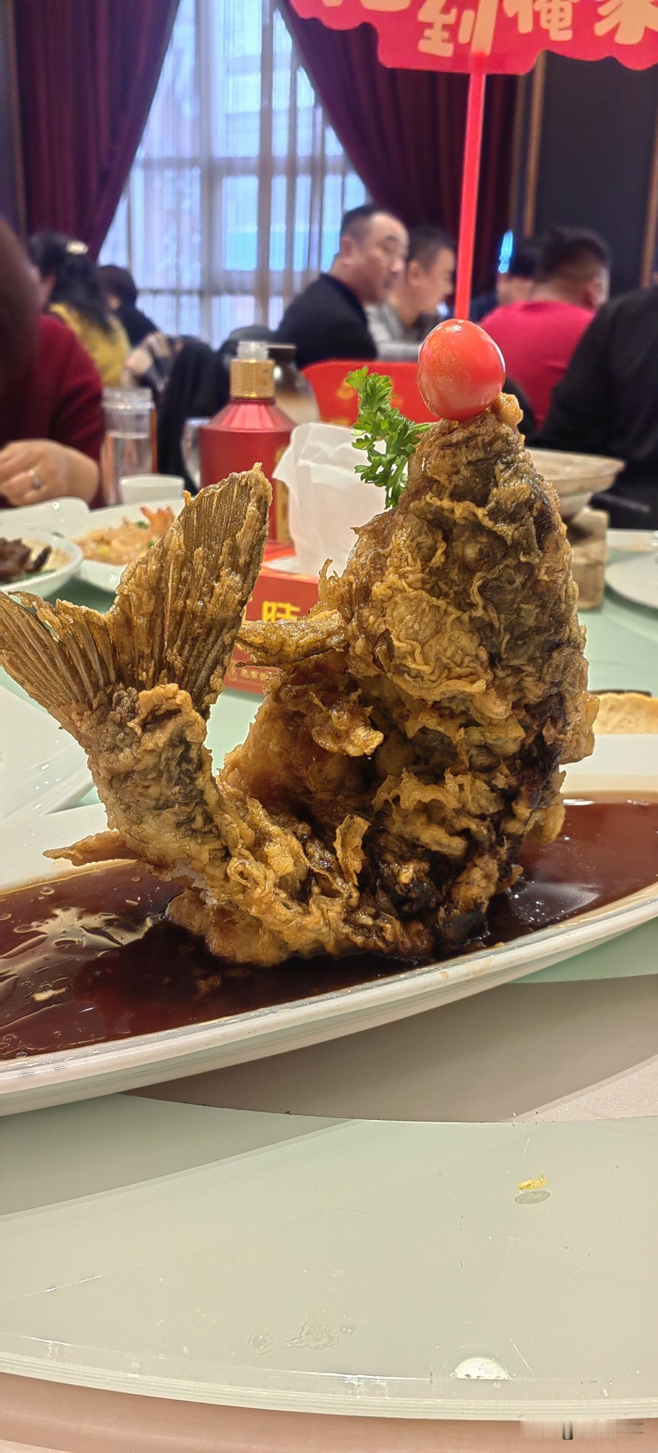 “年年有余”这词儿寓意超棒，生活里好多地方都能体现。就说电视剧《年年有余》，上世