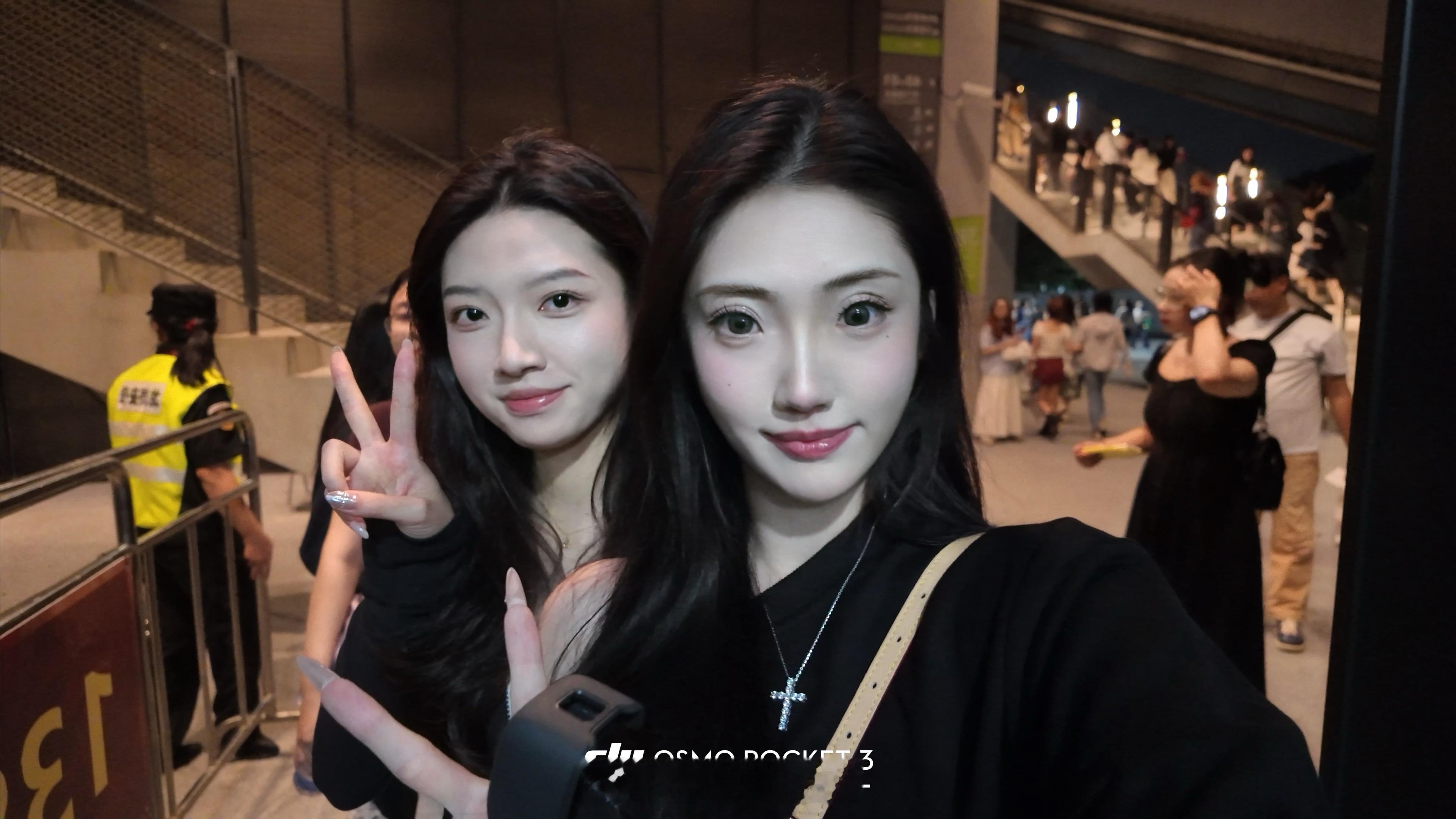 是谁在唱歌🎤🎵  