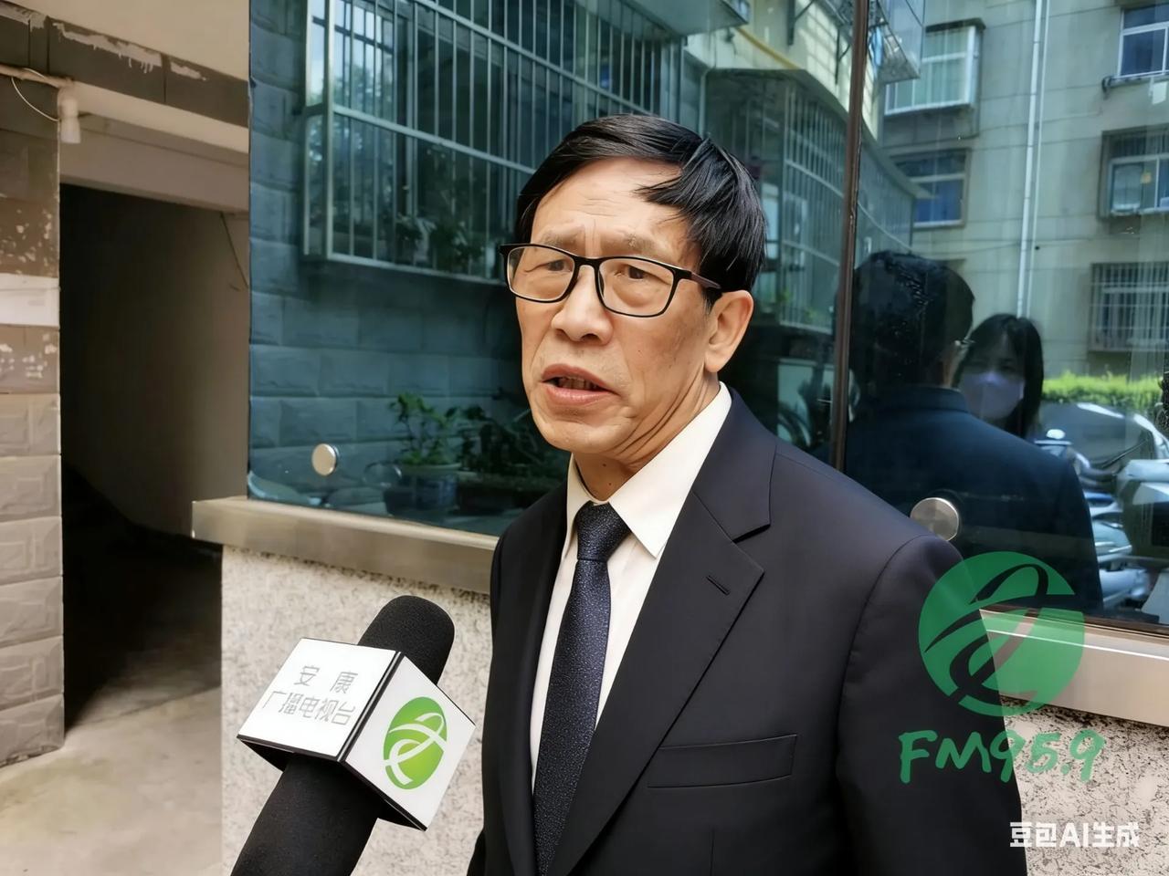 细雨绵绵，一连落了两天有余的大雨。连日盘踞安康的酷热总算被这场雨水缓缓推散。往日