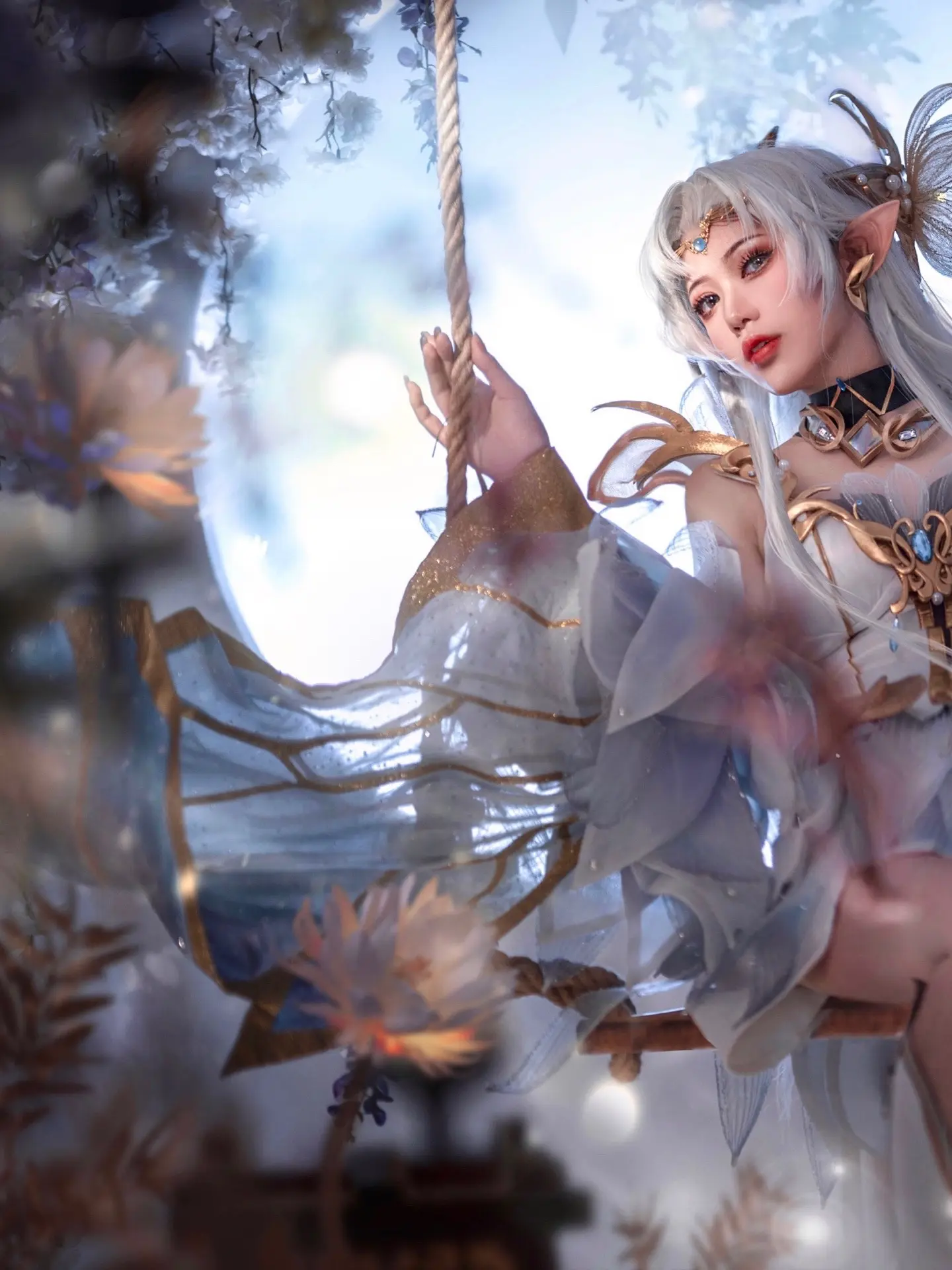 学会发横图之后 最想重发这两张。因为袖子贴满了水钻，很闪，之前你们看不清
王者荣耀cos