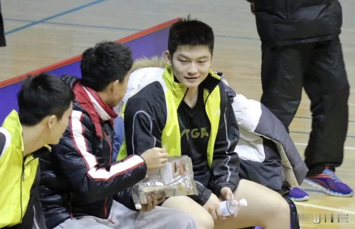 开始：可以给东东吃一片吗？[可怜]
结束：我不管！这一包都是东东的！[呲牙]
给