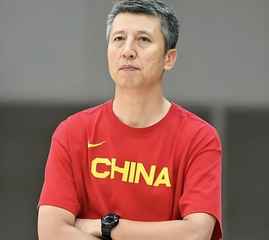 王俊杰在防守，执行力上难道真的没有达到教练的要求吗？明明首发打得非常好，为什么突